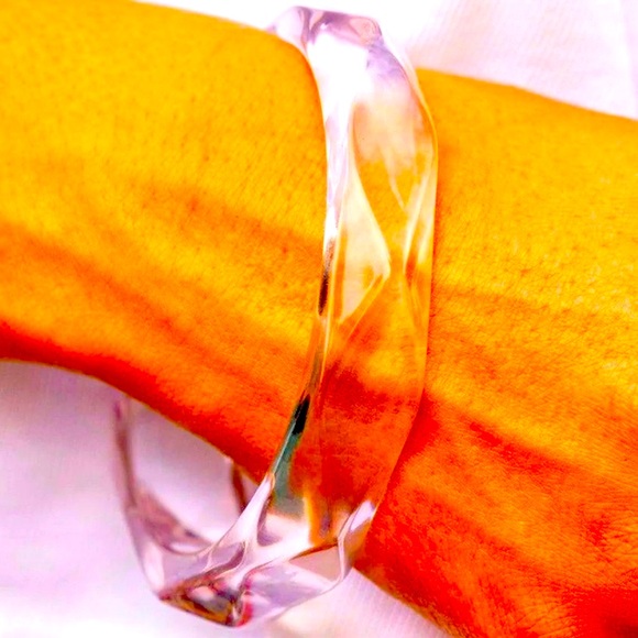 ⚪️🤍⚪️IT’S CLEAR❗️PAPARAZZI “CLEAR-CUT COUTURE” BANGLE WHITE BRACELET❗️⚪️🤍⚪️ - Picture 3 of 3